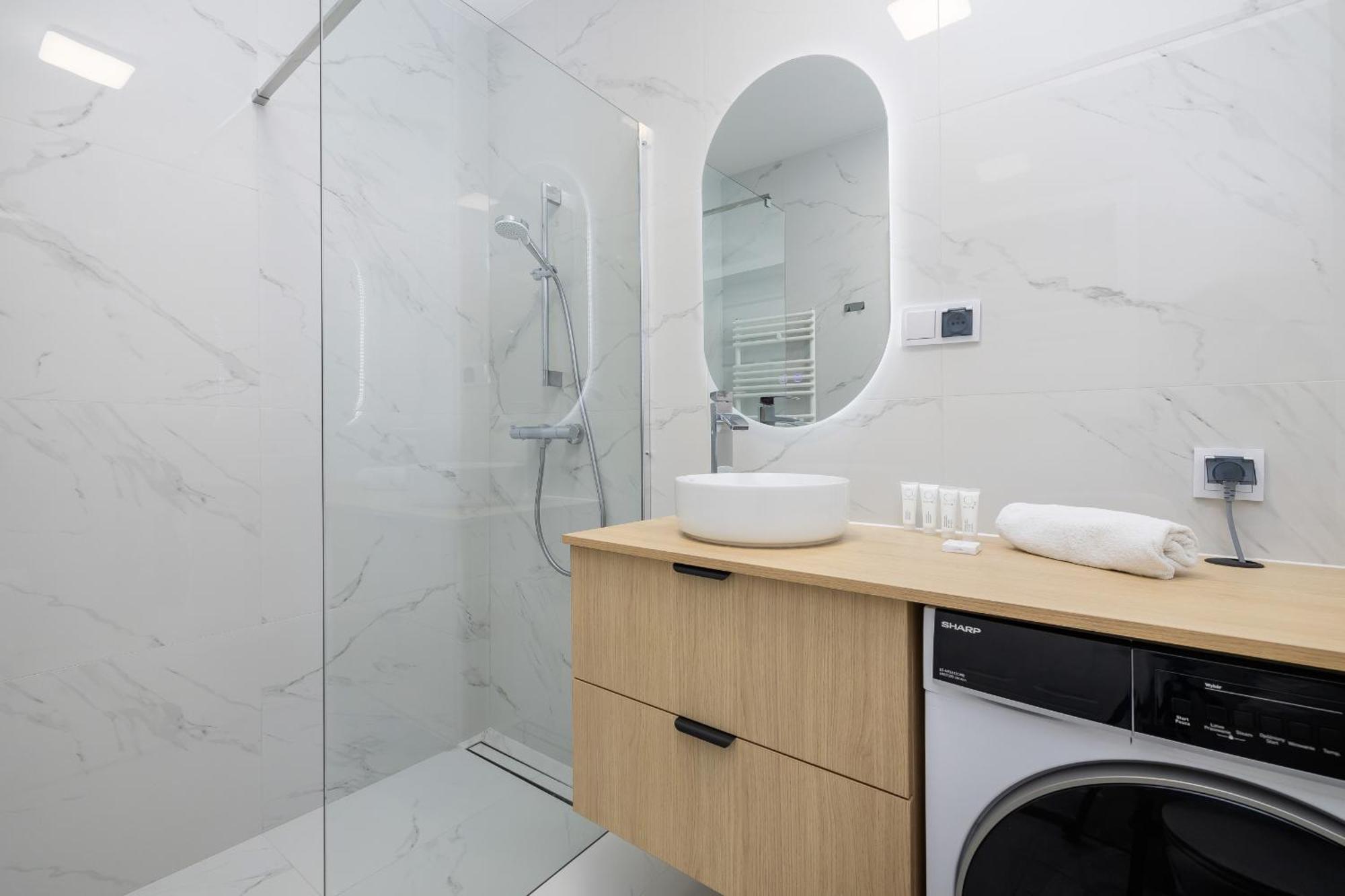 Krowoderska Apartment With Balcony Near City Center By Rent Like Home Krakow Ngoại thất bức ảnh